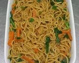 Foto langkah ke 5 dari resep Mie Goreng Sayur.