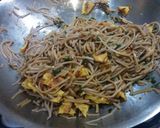 A picture of step 6 of Soba - Oriental noodles with scallions.