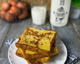 Gambar langkah 3 resipi French toast milk.