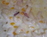 A picture of step 3 of White sauce pasta.