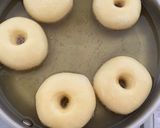Foto langkah ke 9 dari resep Donat Lembut Tanpa Kentang.