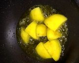 Foto langkah ke 2 dari resep Semur ayam tahu kentang.