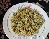 A picture of step 3 of 5 minutes Avocado Scrambled Eggs.