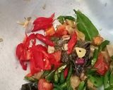 Foto langkah ke 4 dari resep Oseng tempe cabe hijau.
