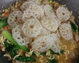 Foto langkah ke 8 dari resep Seblak mie kerupuk sosis telur pakcoy 🥰😂🤣.