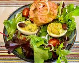 Une image de l'étape 4 de Salade de mesclun avec œufs farcis au thon.