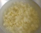 A picture of step 2 of White sauce pasta with garlic & spinach twist.