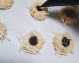 Foto langkah ke 5 dari resep Thumbprint Cookies.