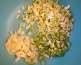 Sajttal, füstölt szalámival töltött kifli recept fázis 1 fotója