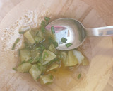 Foto del paso 3 de la receta: Salmón con vinagreta de vino y tartar de lima