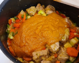 Foto del paso 5 de la receta: Solomillo de cerdo guisado con verduras y especias
