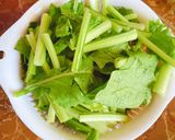 Hình bước làm 1 của món Cơm ngon nhà Huý 🏡: Gà chiên giòn - Canh cải ngọt nấu tôm