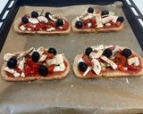 Une image de l'étape 3 de Tartines pizza fait maison.