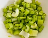 Hình bước làm 4 của món Vào bếp cùng con: poke - bữa cơm tươi cầu vồng