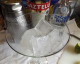 Foto del paso 2 de la receta Cóctel de vermú con vodka y zumo de guayaba