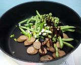 A picture of step 2 of Green Bean And Sausage In BBQ Sauce.