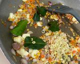Foto langkah ke 4 dari resep Tumis Pindang Suwir Kecombrang.