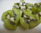 A picture of step 1 of Kiwi Smoothie.