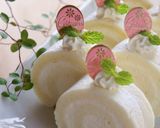 A picture of step 14 of White Roll Cake with White Chocolate.