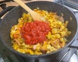 Une image de l'étape 12 de Poulet et lard aux poivrons, tomates, épices et lait de coco.