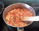 A picture of step 3 of Addictive Tomato Cream Stew with Shrimp.