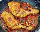 Une image de l'étape 3 de Cuisses de poulet à la provençale.