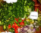 Foto langkah ke 4 dari resep Oseng Ikan Klothok Cabe Hijau.