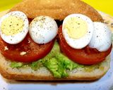 Foto del paso 3 de la receta Bocata mini de aguacate y huevos de codorniz