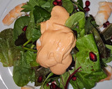 Foto del paso 3 de la receta: Ensalada de brotes con salsa rosa