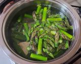Foto del passaggio 2 della ricetta Sauté di Salsiccia e Asparagi con Salsa di Soia🥘
