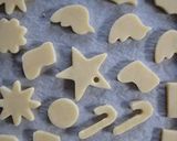 A picture of step 5 of Christmas Ornament Cookies.