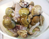 A picture of step 3 of Sake Steamed Surf Clams with Cabbage Made in the Microwave.