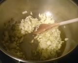 A picture of step 1 of Chicken Jalfrezi.
