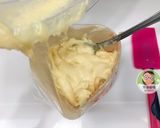 A picture of step 3 of Yogurt Cheese Crispy Mini Cakes - Parent-Child Baking.