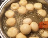 A picture of step 6 of Romanian donuts (Gogoși).