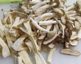 A picture of step 4 of Pork with Mushroom Soy Milk Sauce.