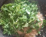 A picture of step 5 of Methi matar malai.