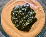 Foto del paso 2 de la receta Burrata con crujiente de jamón ibérico sobre salmorejo y pesto de albahaca