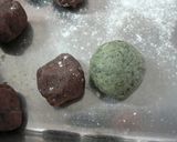 A picture of step 5 of Yomogi Manju.
