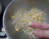 A picture of step 4 of Easy Bean Sprout Namul.
