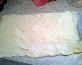 A picture of step 5 of Cherry danish desert.