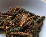 A picture of step 5 of Indian style okra (Vegan).