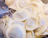 A picture of step 7 of Creamy Mushrooms 🍄 with Ravioli.