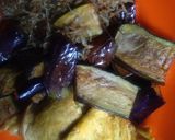 Foto langkah ke 4 dari resep Sambal terong, teri, telur.