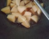 Foto langkah ke 4 dari resep Semur Sayap Kentang.