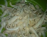 Foto langkah ke 1 dari resep Tumis Jamur Tiram Putih.