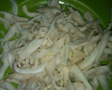 Foto langkah ke 1 dari resep Tumis Jamur Tiram Putih.