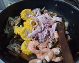 Foto langkah ke 4 dari resep Seafood Saus Padang.