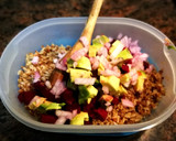Foto del paso 4 de la receta: Quinoa integral con remolacha y germinados de rábano - veggie
