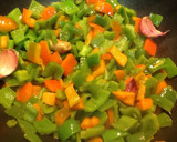 Foto del paso 2 de la receta: Wok de garbanzos con pimientos y cebolla